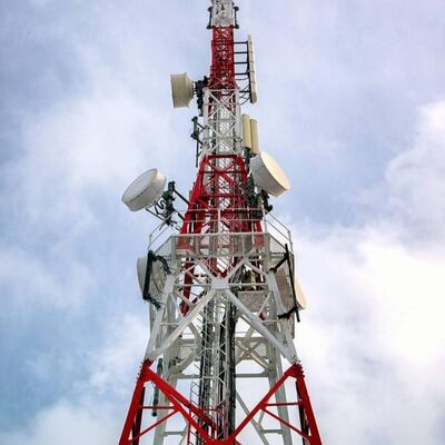 หอคอยโครงเหล็กมุมชุบสังกะสี 4 ขา สำหรับการออกแบบเครือข่ายอินเทอร์เน็ต 5G และ Wifi