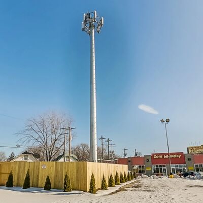 18 26 34M ภูมิทัศน์เมือง Monopole เหล็กชุบสังกะสี Self Supporting กลางแจ้ง 5G 4G Wifi Aesthetic Telecom Tower
