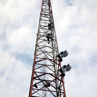 การปรับใช้อย่างรวดเร็ว 45M หอคอย 4 ขาสำหรับโครงการขยายความครอบคลุม 5G