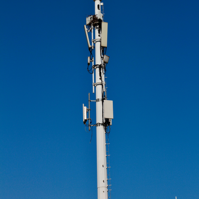 หอคอย Monopole แบบกำหนดเองสี 36 เมตรสำหรับการปรับใช้ City Central Park 5G