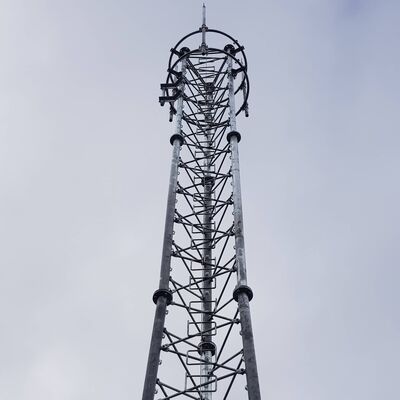 30M Q355 Steel 3 Tube Telecom Tower ขนาดกะทัดรัดสำหรับสถานีสื่อสาร