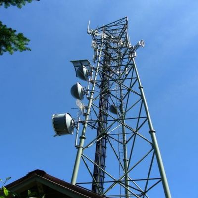 ท่อโทรคมนาคมเหล็ก 3 ขา Tower เครือข่ายมือถือ 4G 5G สัญญาณวิทยุแอนเทนนา