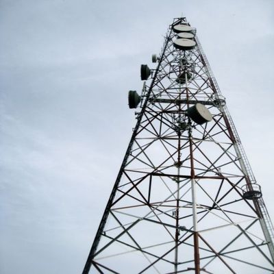 30m ท่อ Wifi 3 ขา ท่อเหล็ก Tower เครือข่าย ไมโครเวฟสื่อสารอานเตนนา Tower