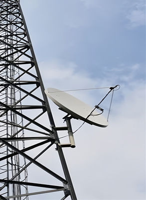 GB ANSI TIA-222-G มาตรฐาน Q235 Q345 โทรคมนาคม อานเตนน่า ทาวเวอร์ 3 ขา 60m ราดิโอไมโครเวฟ