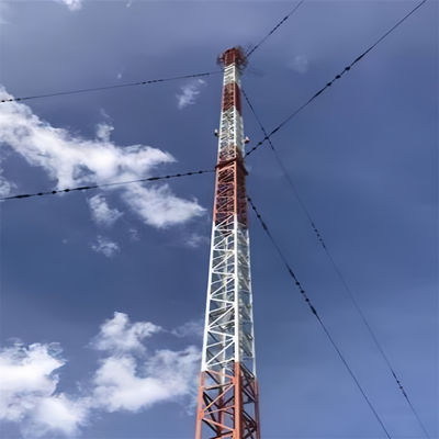 Gsm Outdoor Antenna Tower Telecom Steel Guyed Pole Tower 30m ตราสามเหลี่ยมสามเหลี่ยม ม้า