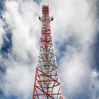 30m ตัวเองสนับสนุน Lattice Tower สําหรับการสื่อสาร GSM Tower ผลิตจากเหล็กมุม