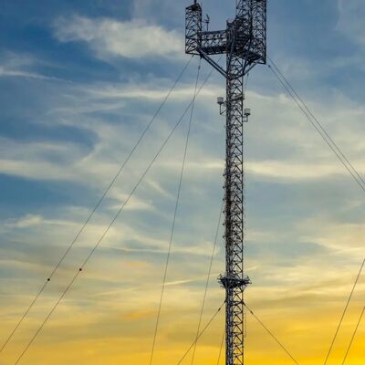 บ้านหลังไฟฟ้าไฟฟ้าที่สร้างขึ้นจากสแตนเลสประเภทโครงสร้างรวมถึง ASTM A36 และ EN10025 S355JR สําหรับความแข็งแรงและความทนทานสูงกว่า