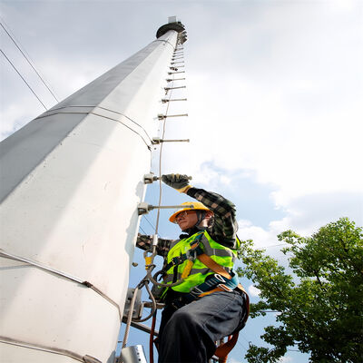 โครงสร้างโทรคมนาคม Monopole Tower ที่มีสแตนเลสความแข็งแรงสูงและสแตนเลสความอ่อนโยนที่ตอบสนองมาตรฐาน GB T และ EN 10025