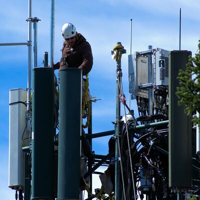 โมโนโปล์ทาวเวอร์ โมโนโปล์ทาวเวอร์โทรคมนาคมที่ออกแบบด้วยความแข็งแรงในการยืดหยุ่นตั้งแต่ 360 ถึง 630 เมกะพาสกัลเพื่อความทนทานที่เพิ่มมากขึ้น