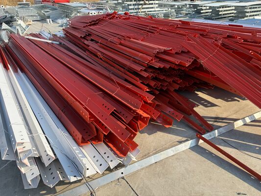 โครงสร้างเสาเหล็กสามขาแบบสามเหลี่ยมที่มีความลาดเอียงเท่ากันหรือลาดเอียงแปรผัน และหน้าตัดเหล็กฉากสำหรับสื่อสาร