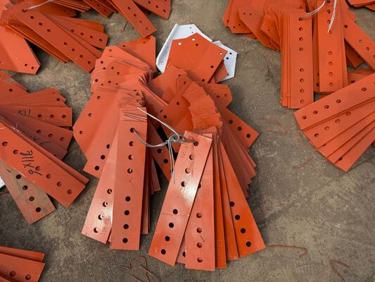 ทาวเวอร์สื่อสารไร้สายทรงสามเหลี่ยมแบบ 3 ขาพร้อมรหัสการออกแบบ ANSI TIA 222 และวัสดุเหล็กแรงดึงสูง