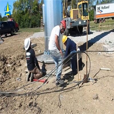 โมโนโปล์ทาวเวอร์โทรคมนาคมที่มีการออกแบบแกนแข็งและตัวเลือกการรักษาผิวรวมถึงการกระปุกและการทาสีที่ร้อน