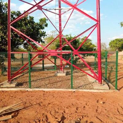 11 17 23 29M งานเบา 3 ขาเหล็กเชิงมุมชุบสังกะสีกลางแจ้ง 5G 4G ดาวเทียมเสาอากาศโทรคมนาคมโหลดต่ำทาวเวอร์