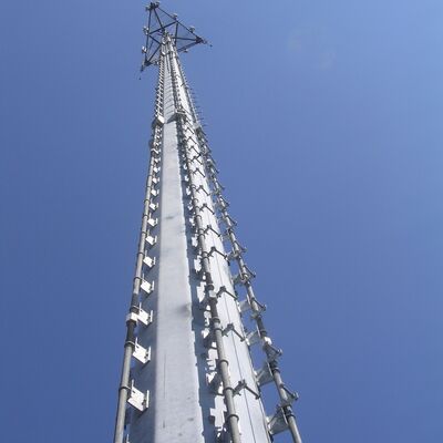 18 26 34M ภูมิทัศน์เมือง Monopole เหล็กชุบสังกะสี Self Supporting กลางแจ้ง 5G 4G Wifi Aesthetic Telecom Tower