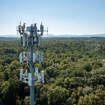 14 20 26M ขนาดกะทัดรัด Monopole เหล็กชุบสังกะสี Self Supporting Outdoor 5G 4G Satellite Small Area Telecom Tower