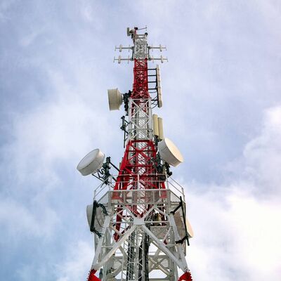 20 30 40 60 M เมตรจุ่มร้อนชุบสังกะสี 4 ขามุมเหล็กทาวเวอร์เสาอากาศหลายสำหรับในเมือง 5G
