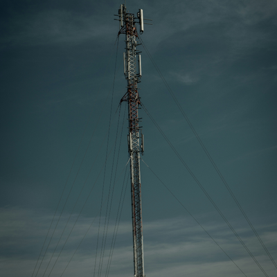 35M Q355 Steel Guyed Tower Light Foundation สำหรับการครอบคลุมพื้นที่กว้างของทุ่งหญ้า