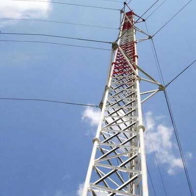 WireTower แบบ Guyed สูงพิเศษสำหรับวิทยุกระจายเสียงโทรทัศน์ระยะไกล เสากระโดง Lattice มาตรฐาน ANSI/TIA-222 แข็งแรงทนทานพร้อมระบบจุดยึดเหล็กแกร่ง