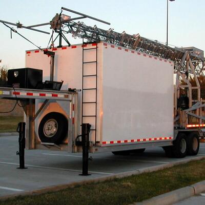 Tactical Style Rapid Deployment Mobile Cell on Wheels (COW) Steel Tower with Hydraulic Telescopic Mast for Emergency Response